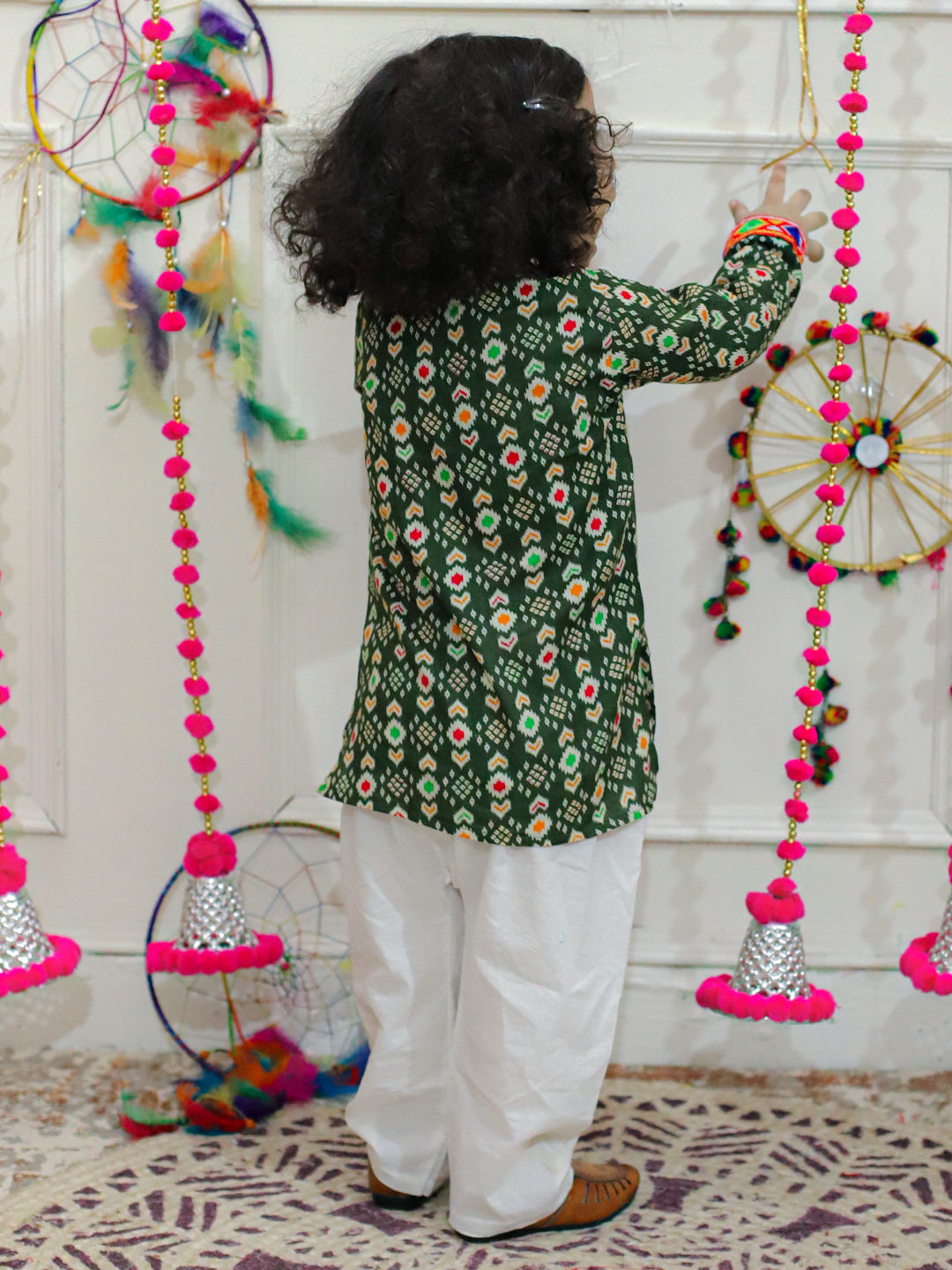BownBee Kids Boys Navratri Dandiya  Garba  Embroidered Printed Cotton Kurta with Cotton Pajama- Green
