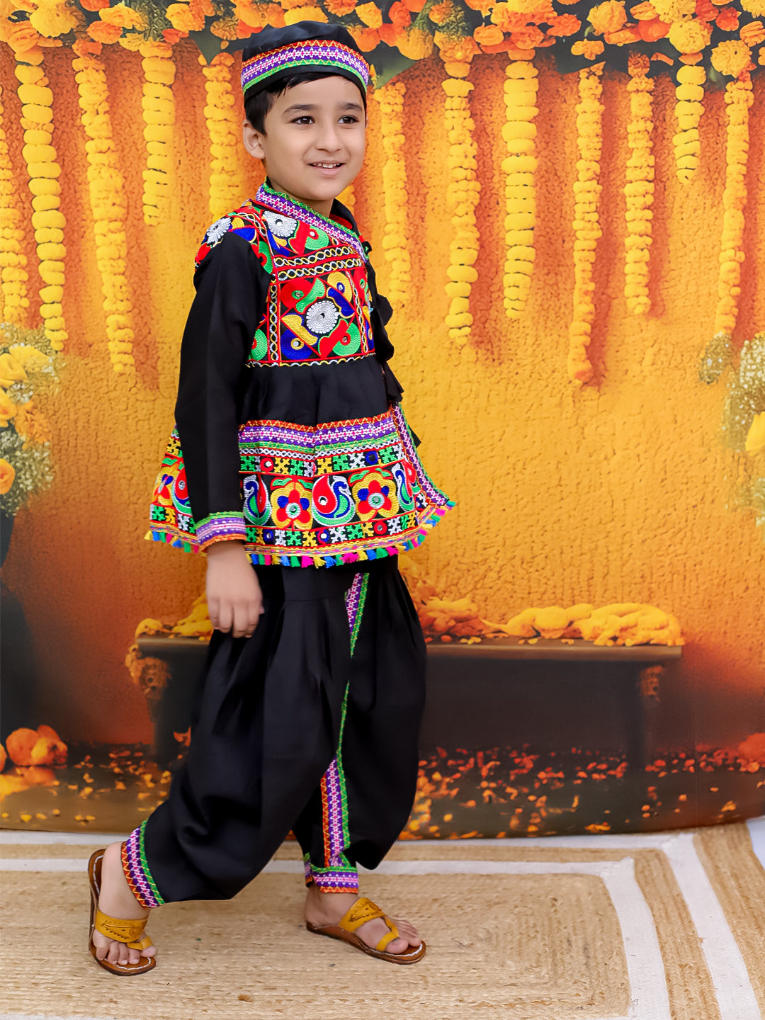 BowBee Embroidered kediya with Dhoti and Cap for Boys- Black