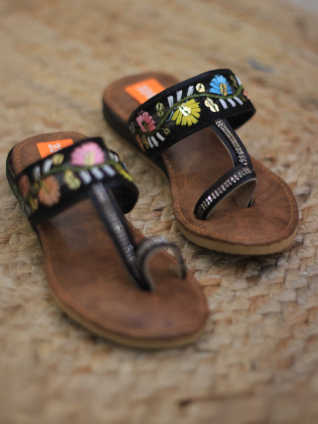 BownBee Embroidered Kolhapuris Slippers For Girls - Black