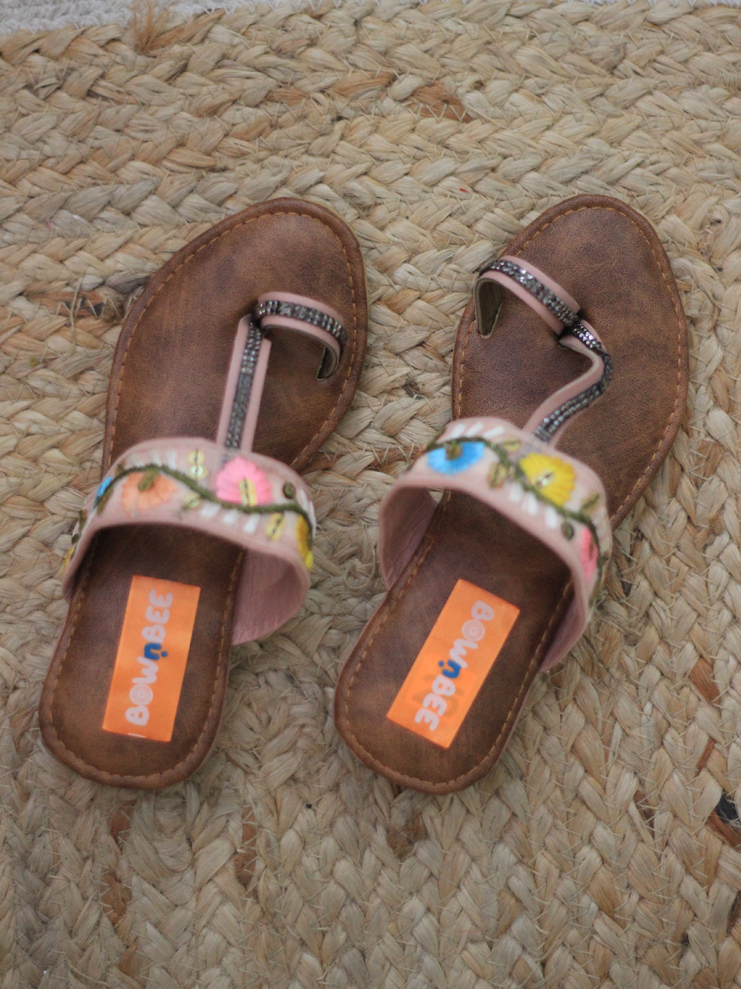 BownBee Embroidered Kolhapuris Slippers For Girls - Pink