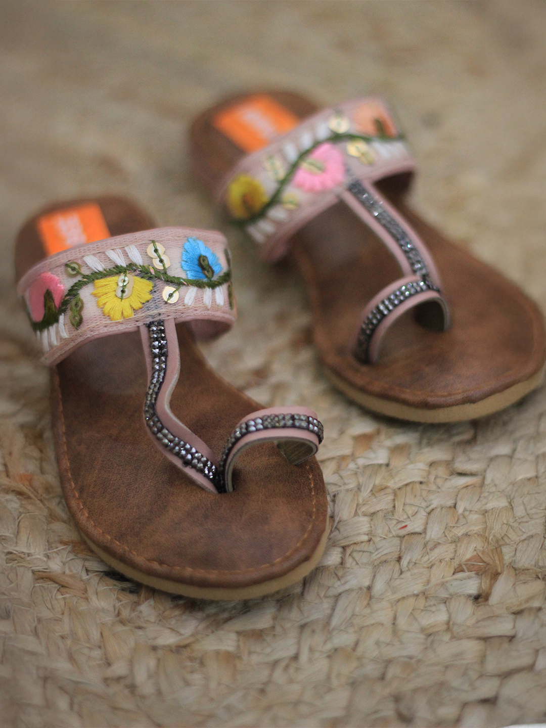 BownBee Embroidered Kolhapuris Slippers For Girls - Pink
