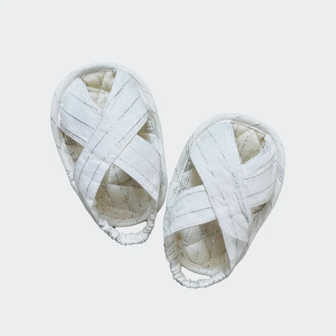 BownBee Pure Cotton Bandhani Printed Baby Gift Set Including Cap , Swaddle, Booties & Mittons