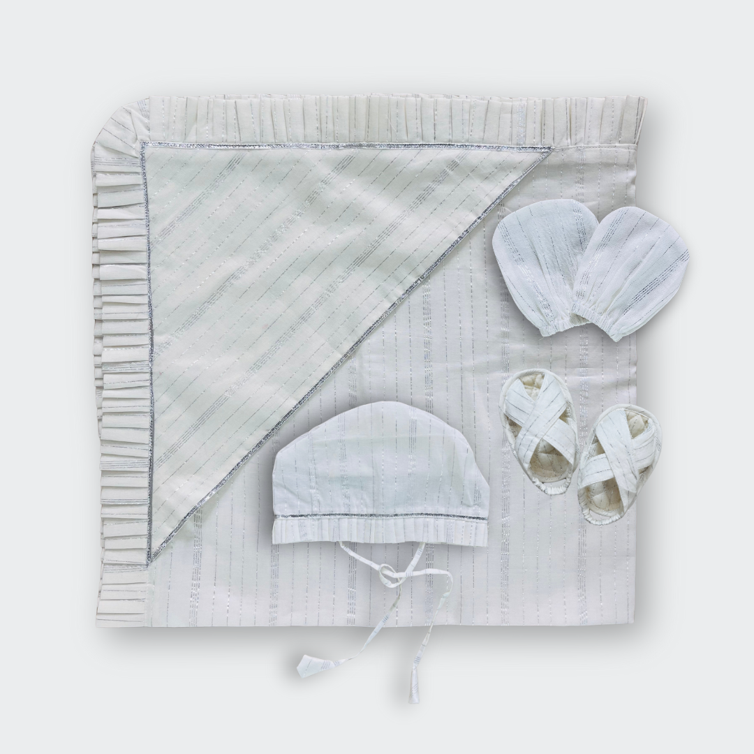 BownBee Pure Cotton Bandhani Printed Baby Gift Set Including Cap , Swaddle, Booties & Mittons - Red