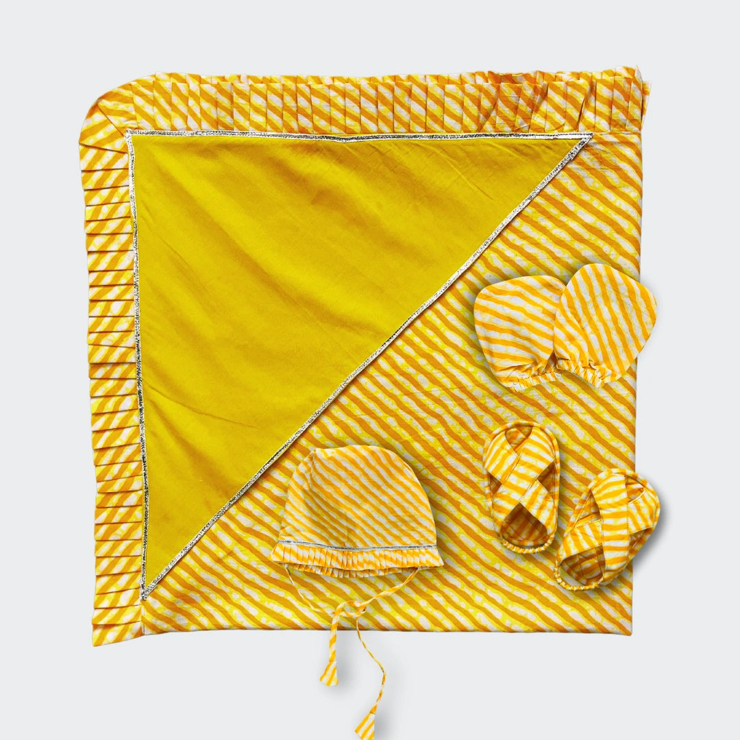 BownBee Pure Cotton Bandhani Printed Baby Gift Set Including Cap , Swaddle, Booties & Mittons
