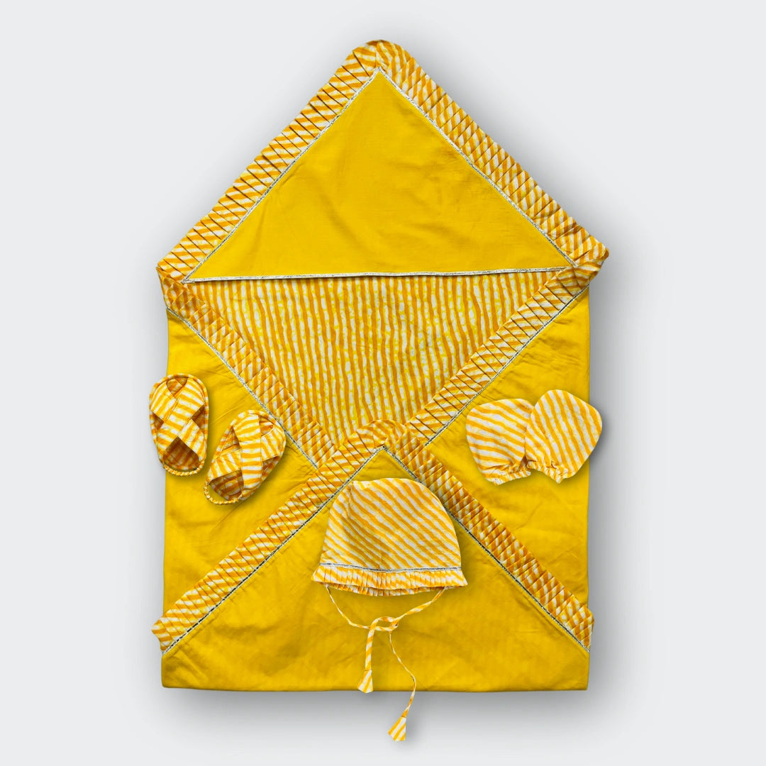 BownBee Pure Cotton Bandhani Printed Baby Gift Set Including Cap , Swaddle, Booties & Mittons