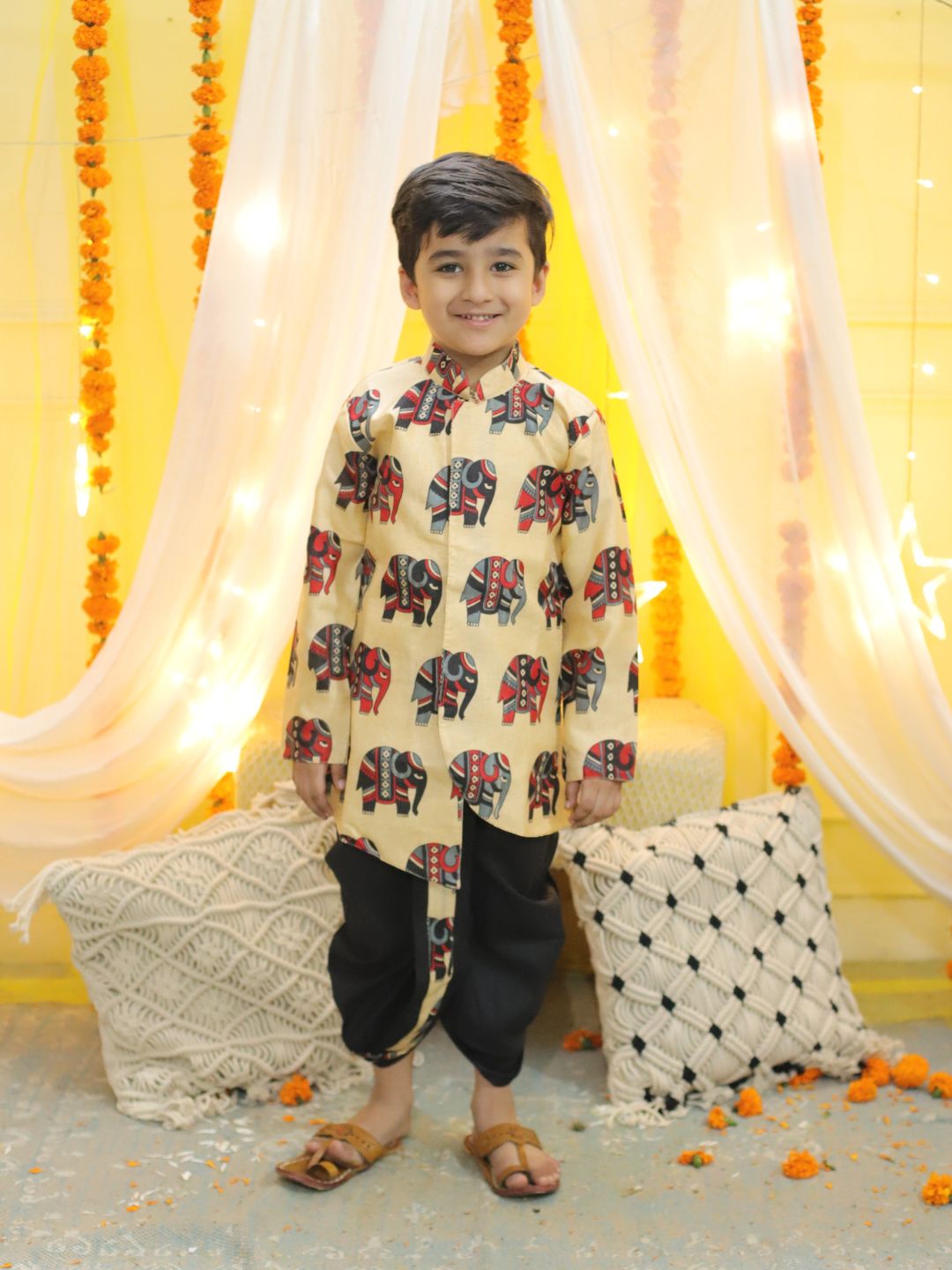 BownBee  Boys Ethnic Animal Hathi Print Full Sleeve Sherwani - Black