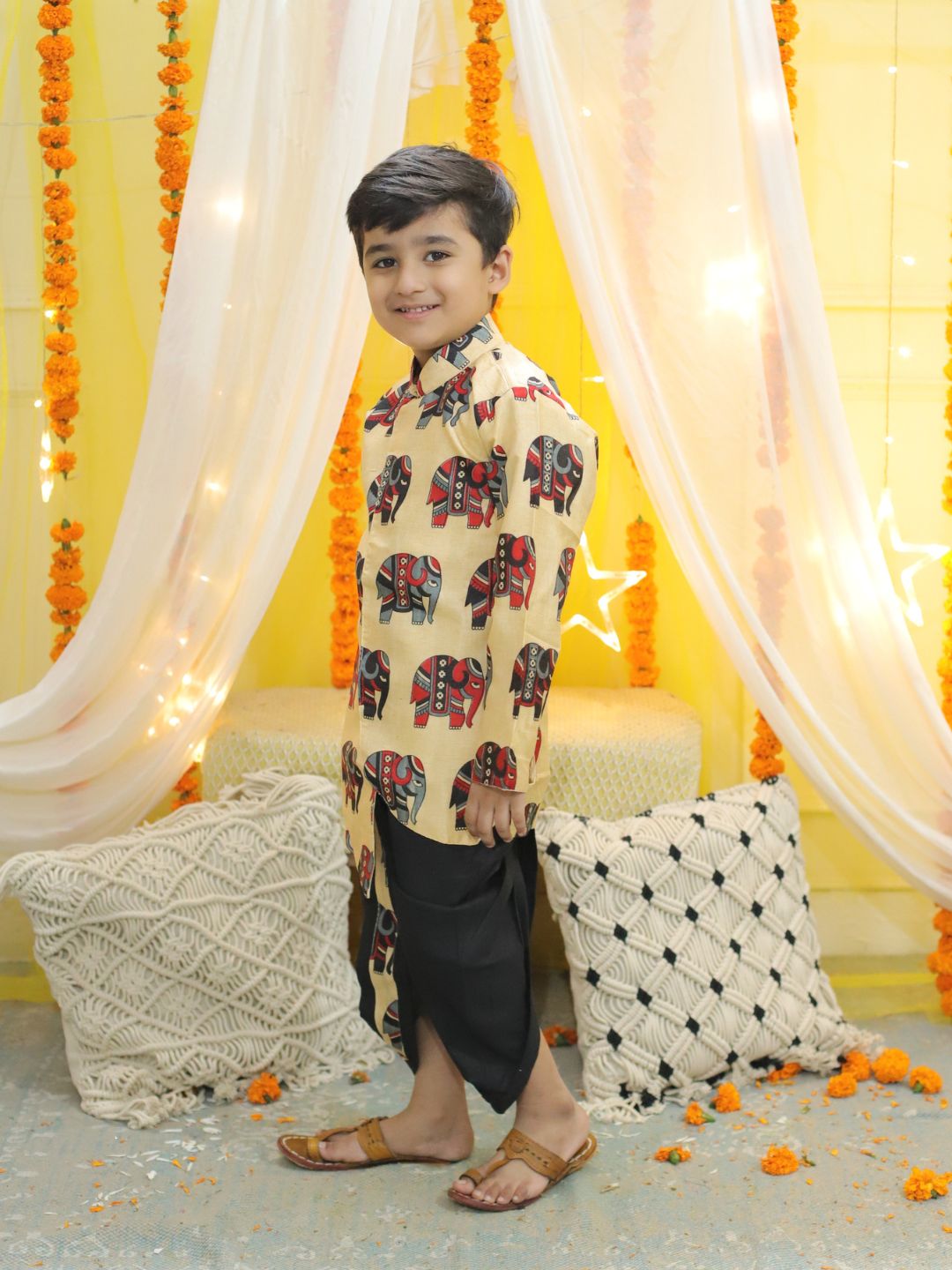 BownBee  Boys Ethnic Animal Hathi Print Full Sleeve Sherwani - Black