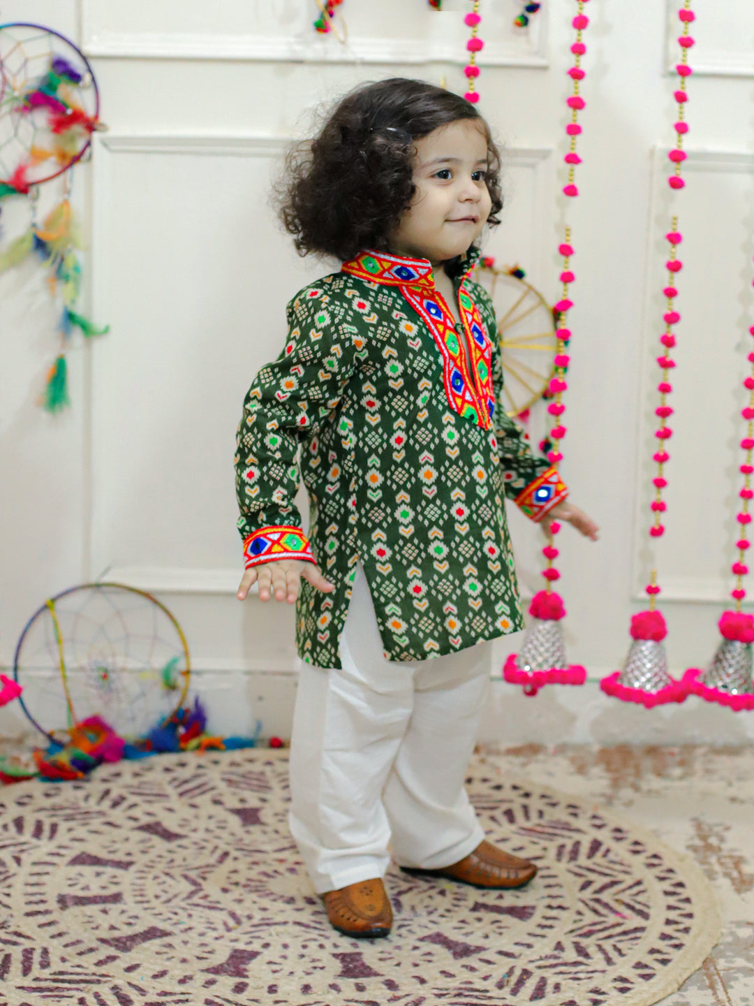 BownBee Kids Boys Navratri Dandiya  Garba  Embroidered Printed Cotton Kurta with Cotton Pajama- Green