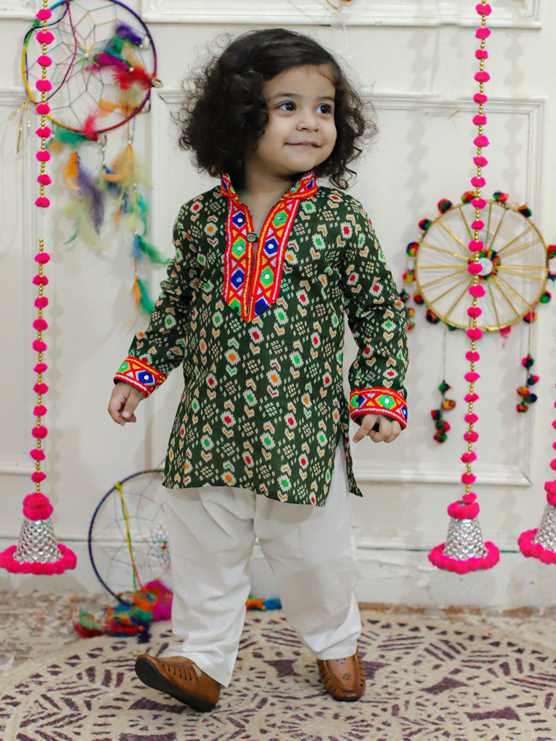 BownBee Kids Boys Navratri Dandiya  Garba  Embroidered Printed Cotton Kurta with Cotton Pajama- Green