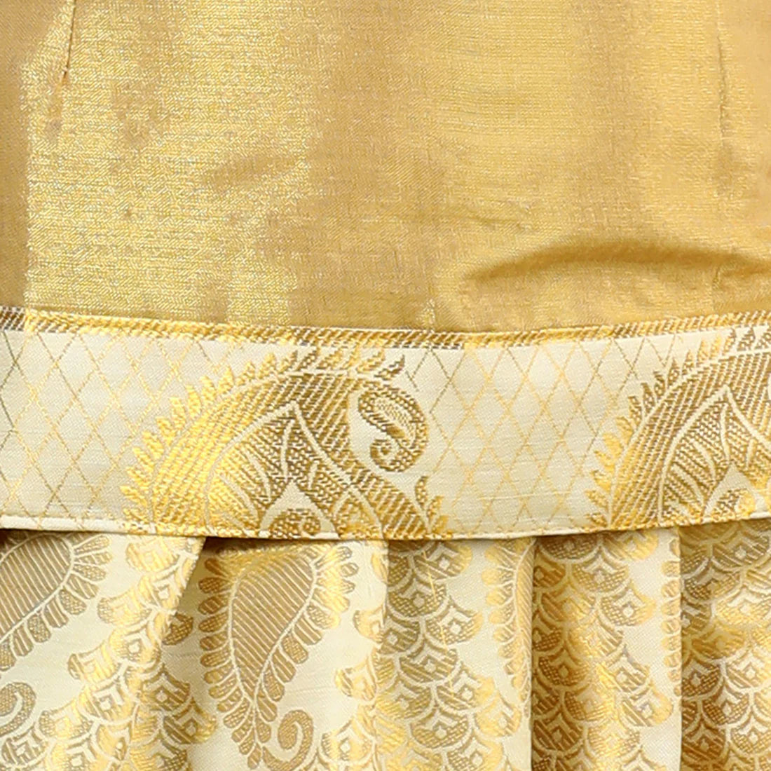 BownBee Half Sleeve South Indian Pavda Pattu Lehenga
