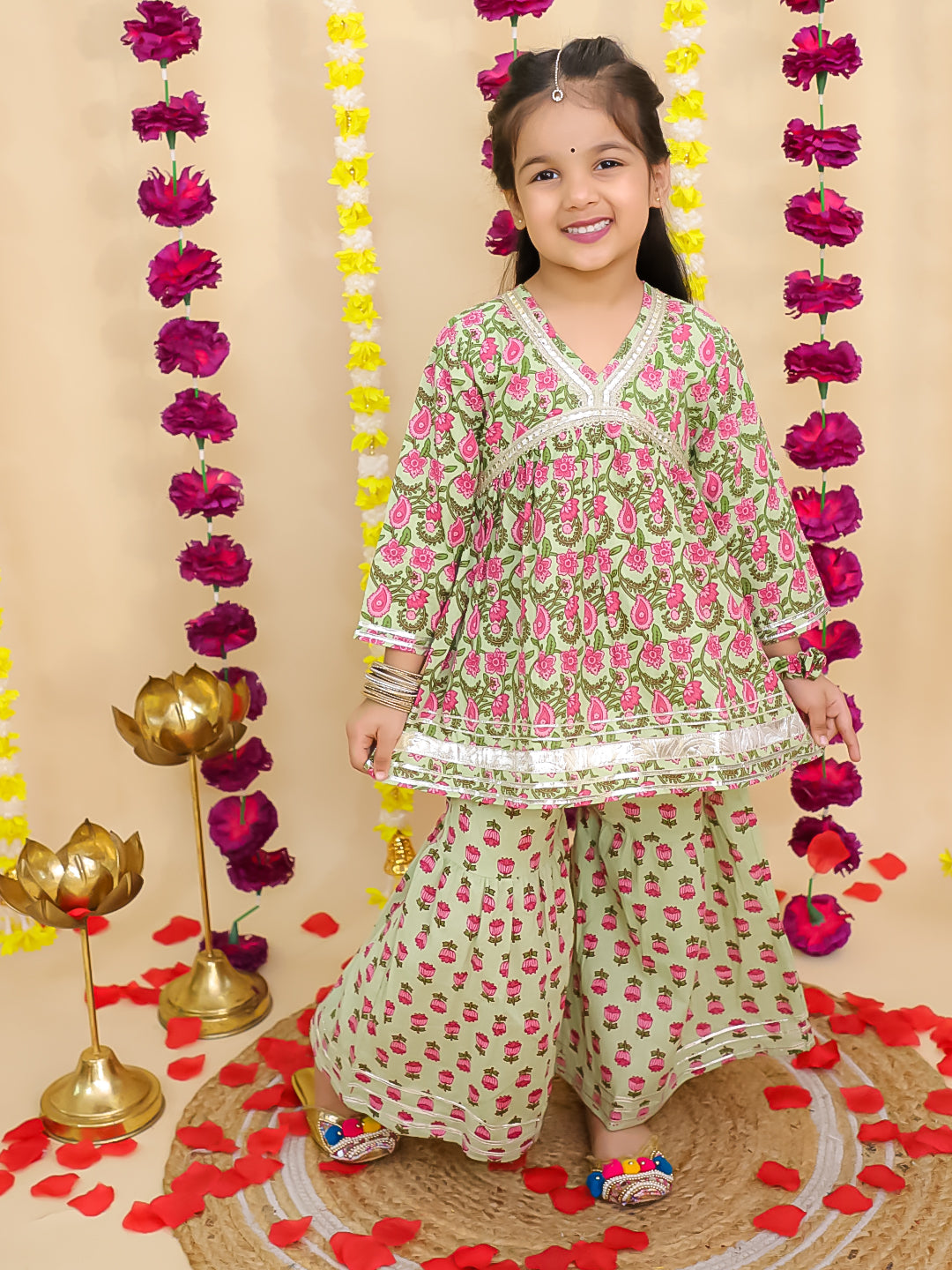 BownBee Pure Cotton Quater sleeves Printed Kurti With Sharara Set With matching Srunchie For Girls - Green