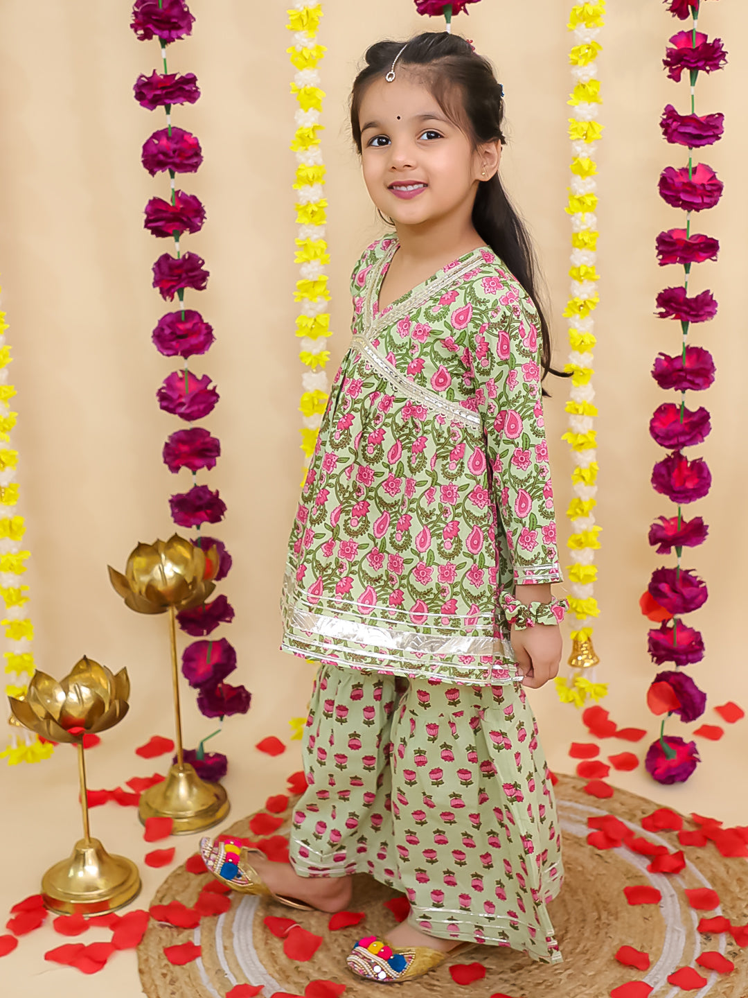 BownBee Pure Cotton Quater sleeves Printed Kurti With Sharara Set With matching Srunchie For Girls - Green