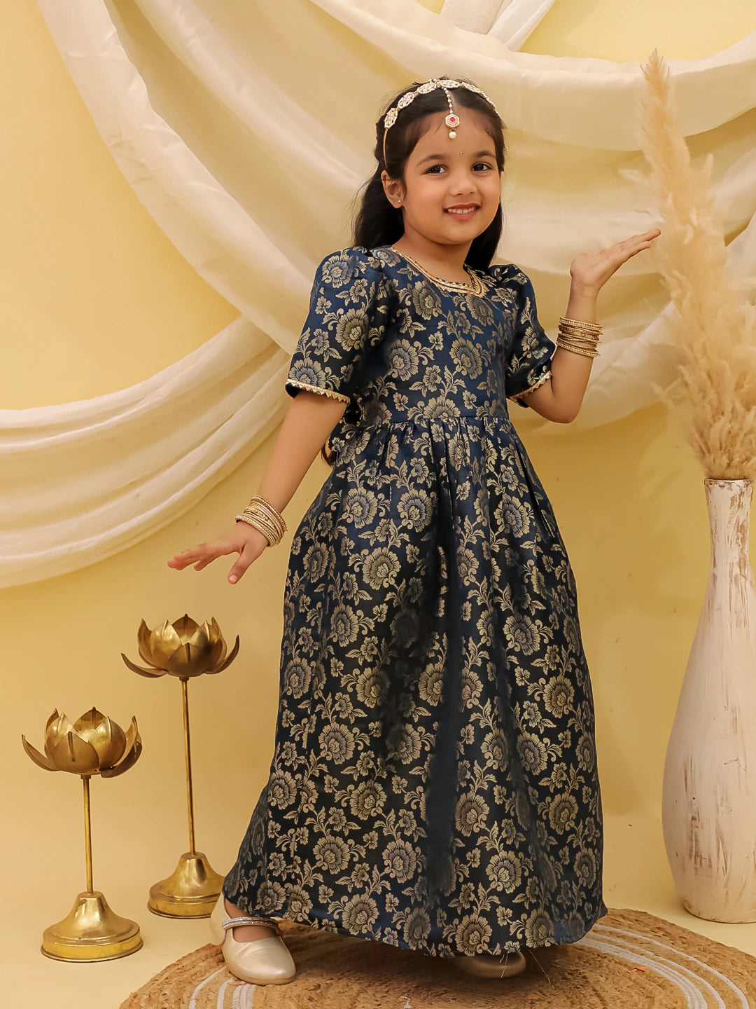 BownBee Short Sleeves Pathani Gown For Girls