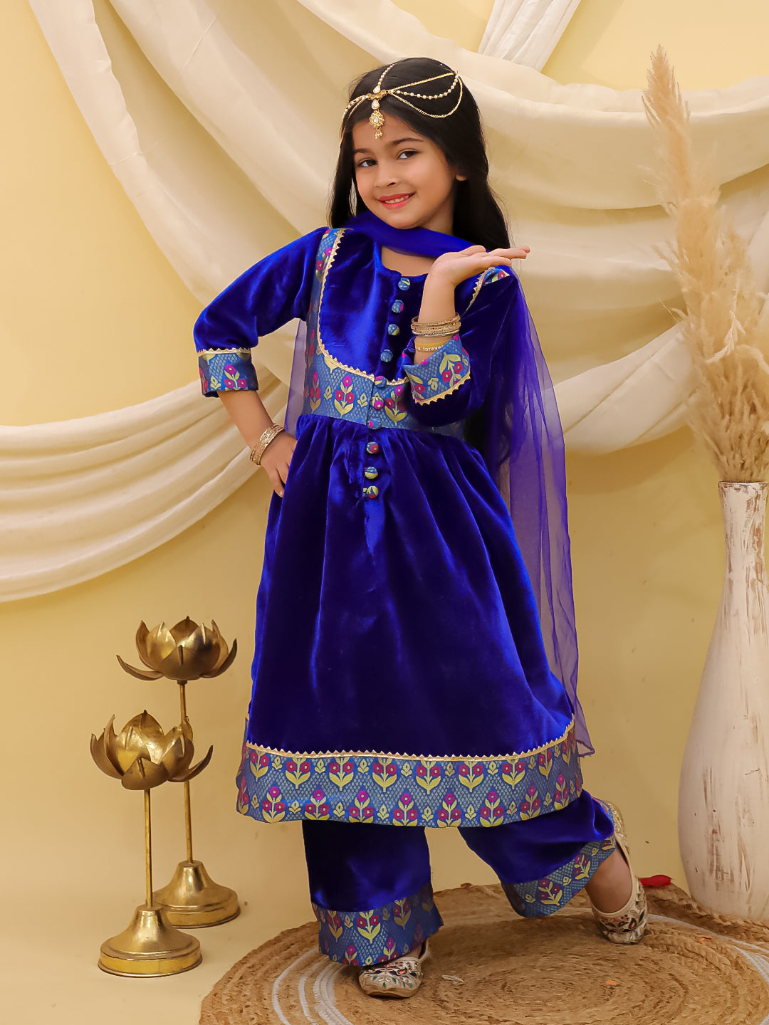 BownBee Wedding Quater  sleeves Velvet Jacquard Anarkali Suit Set - Red