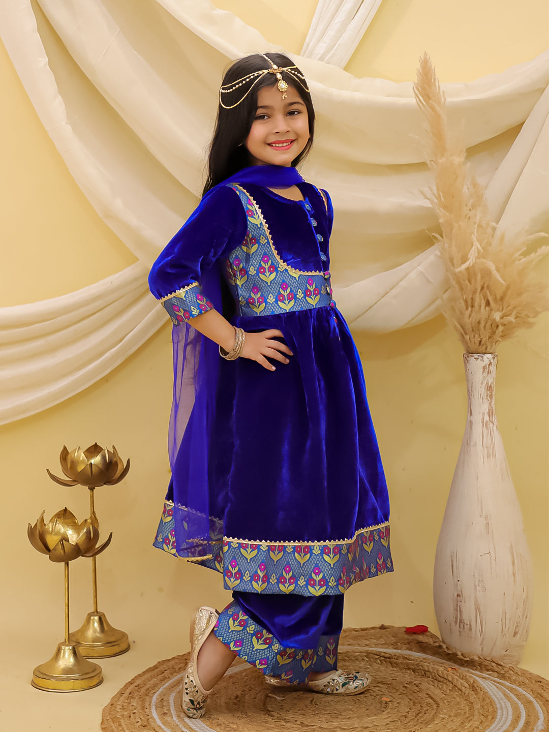 BownBee Wedding Quater  sleeves Velvet Jacquard Anarkali Suit Set - Red