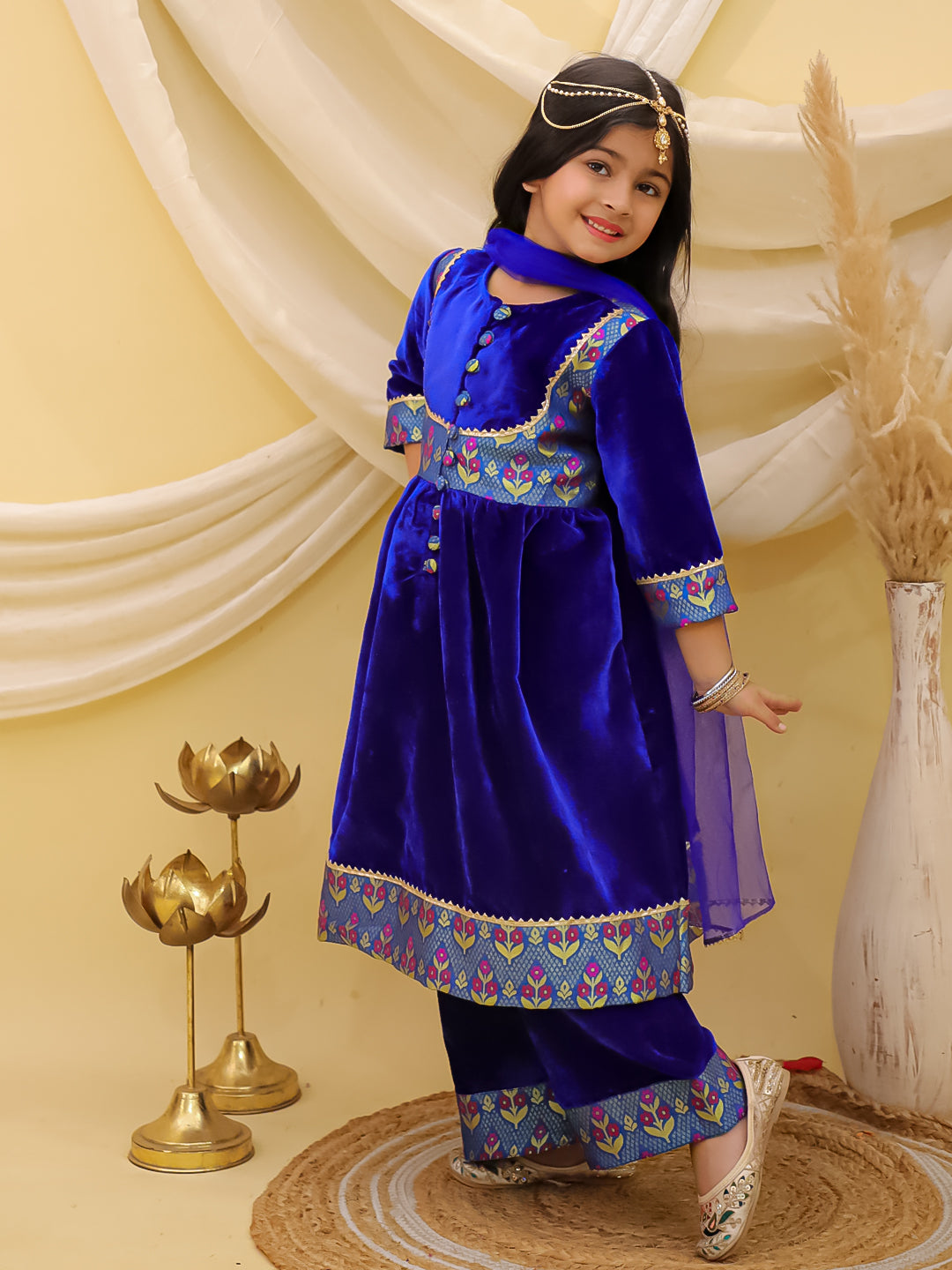 BownBee Wedding Quater  sleeves Velvet Jacquard Anarkali Suit Set - Red