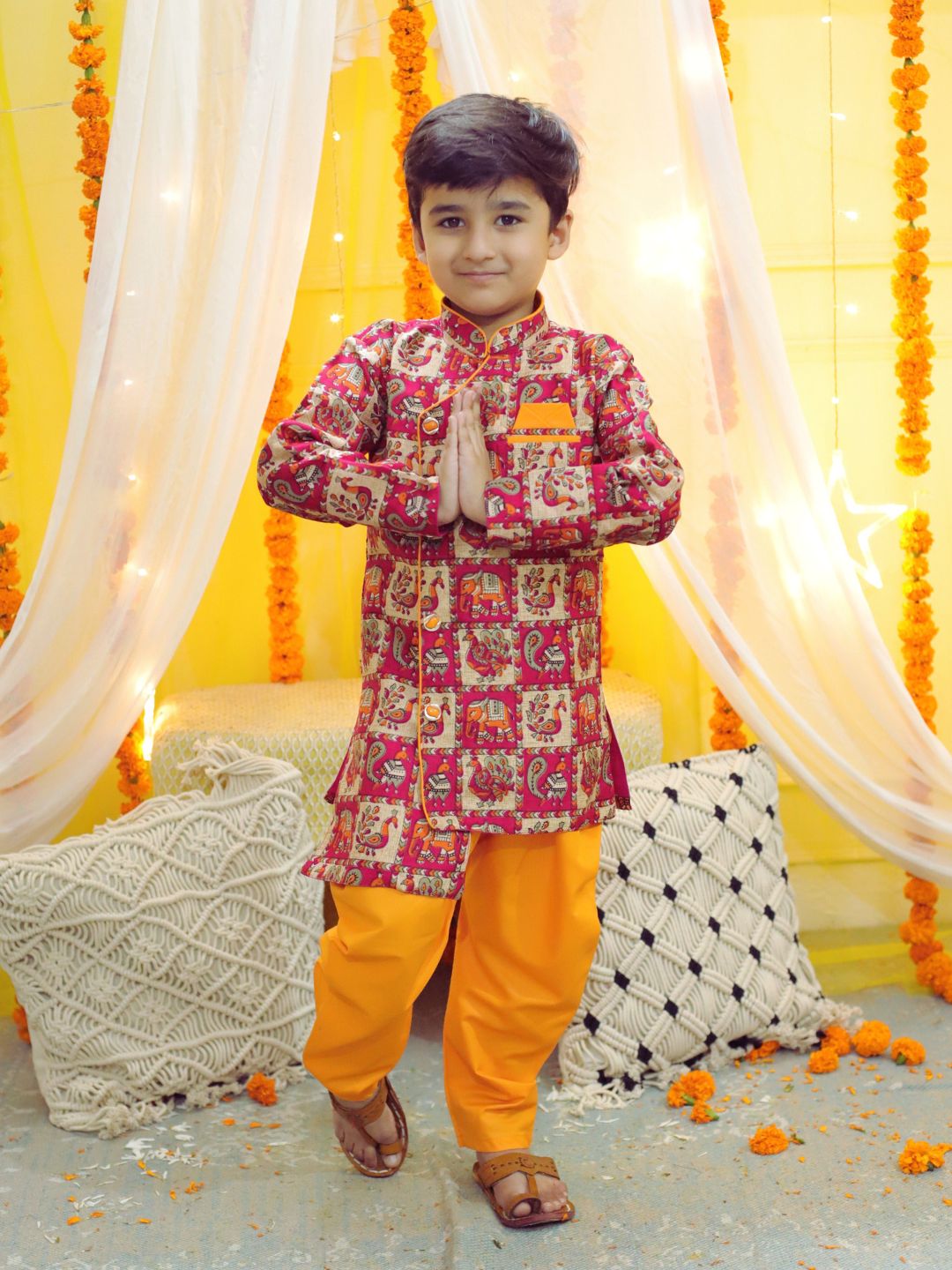 BownBee  Boys Ethnic Mor Print Full Sleeve Sherwani with Salwar - Pink