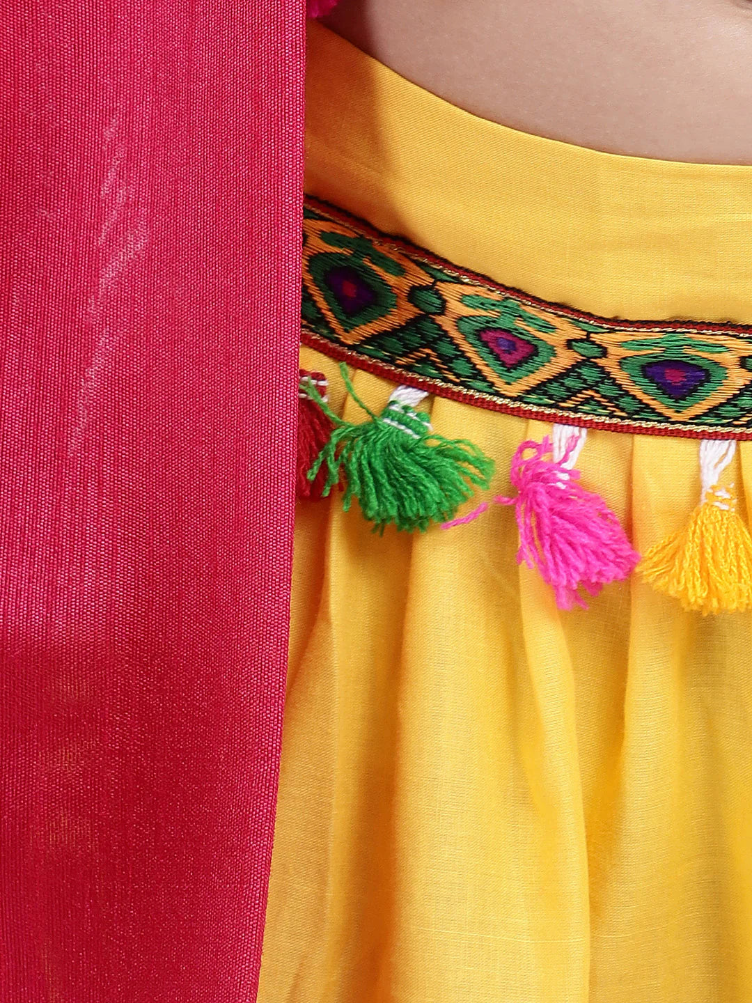 BownBee White Dandiya Border Plain Chaniya Choli