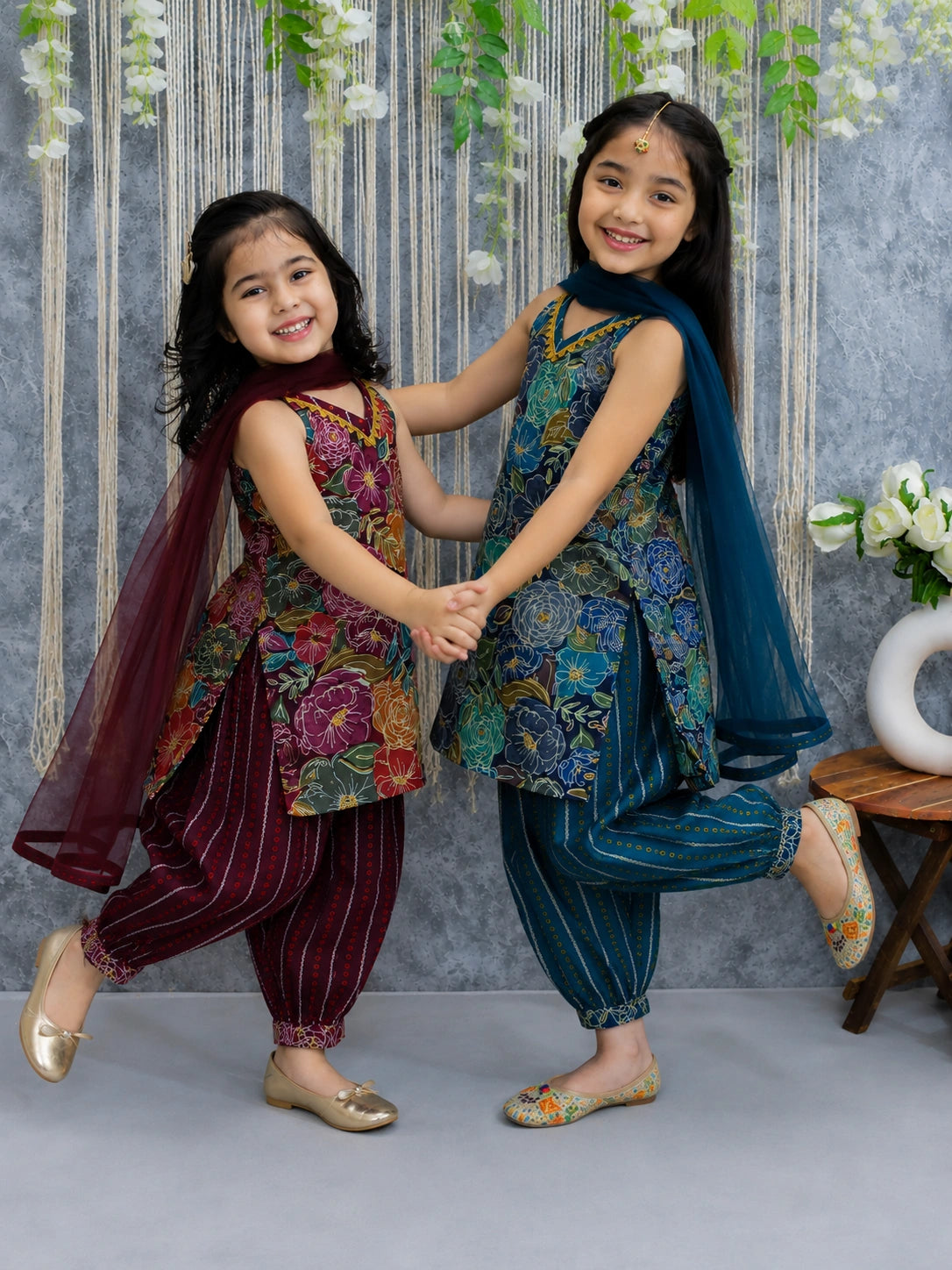 Printed Halter Neck Kurti & Harem Pants With Dupatta Sibling Set Blue & Purple Combo