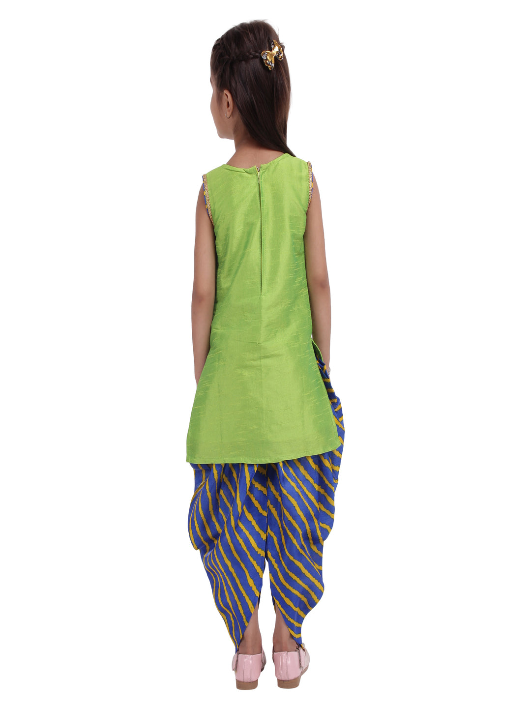 BownBee Embroidered Sleeveless Kurta With Leheriya Dhoti & Dupatta - Green